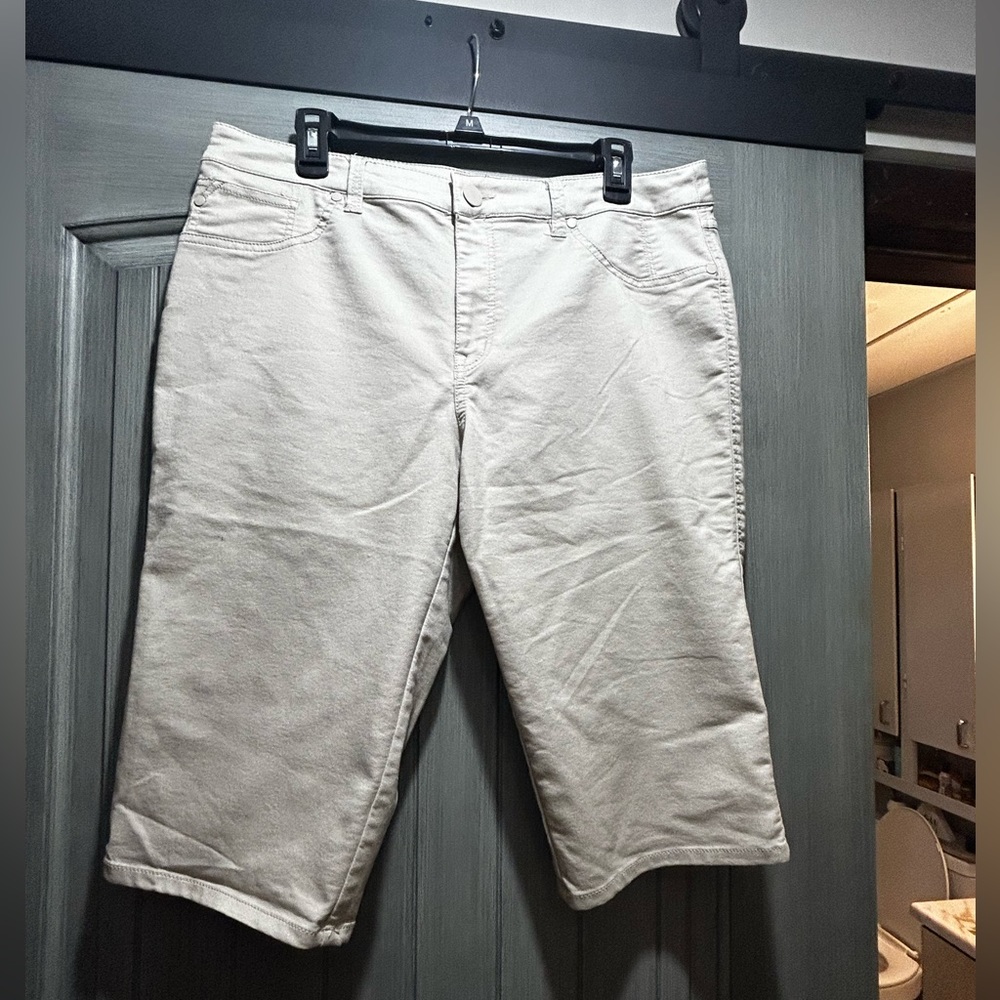 Capri shorts